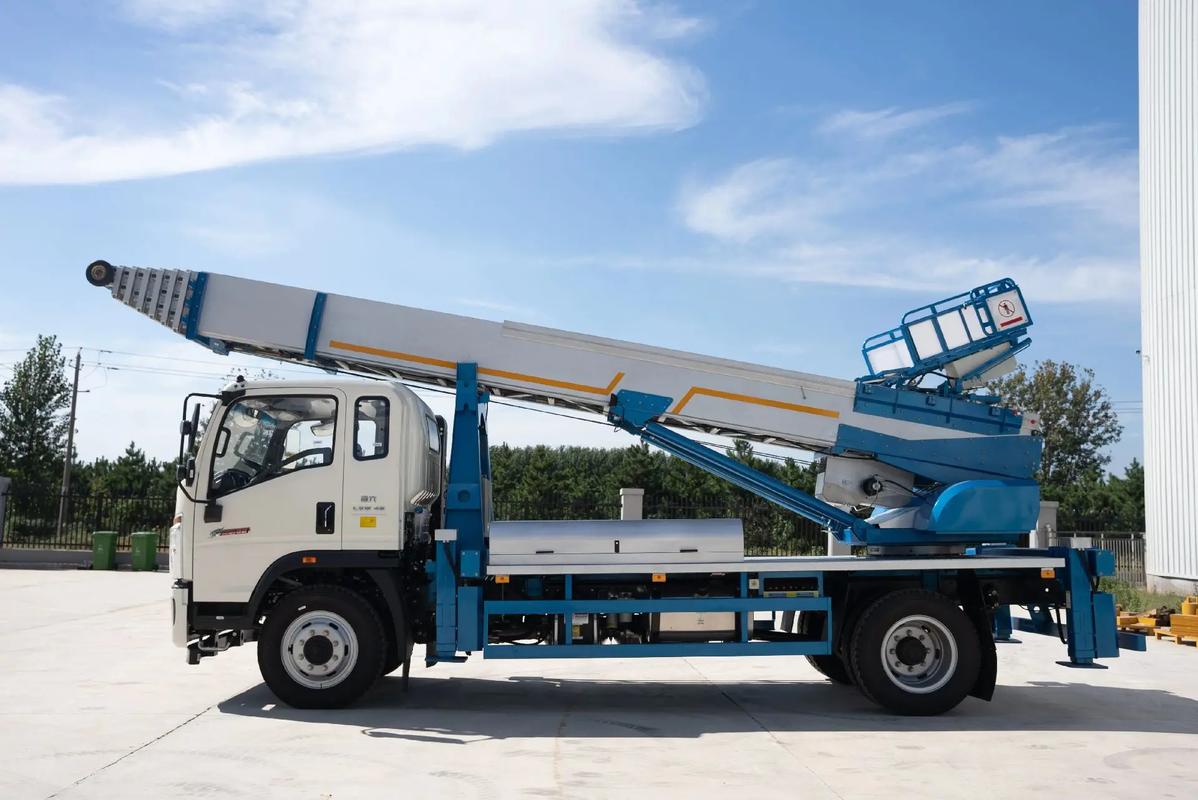 青岛即墨云梯上料车租赁费用