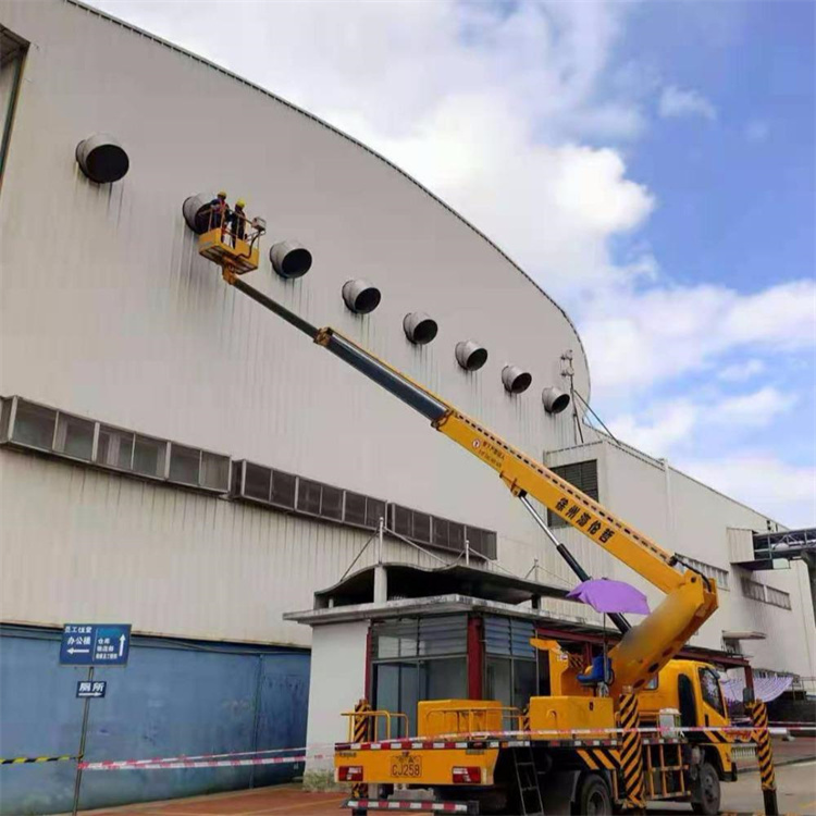 青岛即墨高空作业车出租服务：专业广告牌安装解决方案