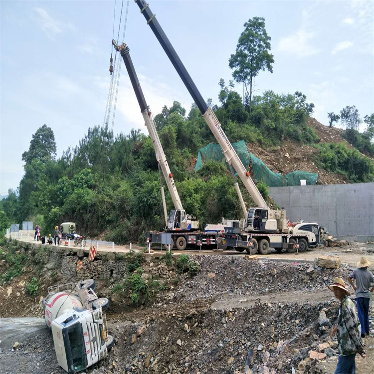 青岛即墨汽车掉沟里叫吊车救援要多少钱